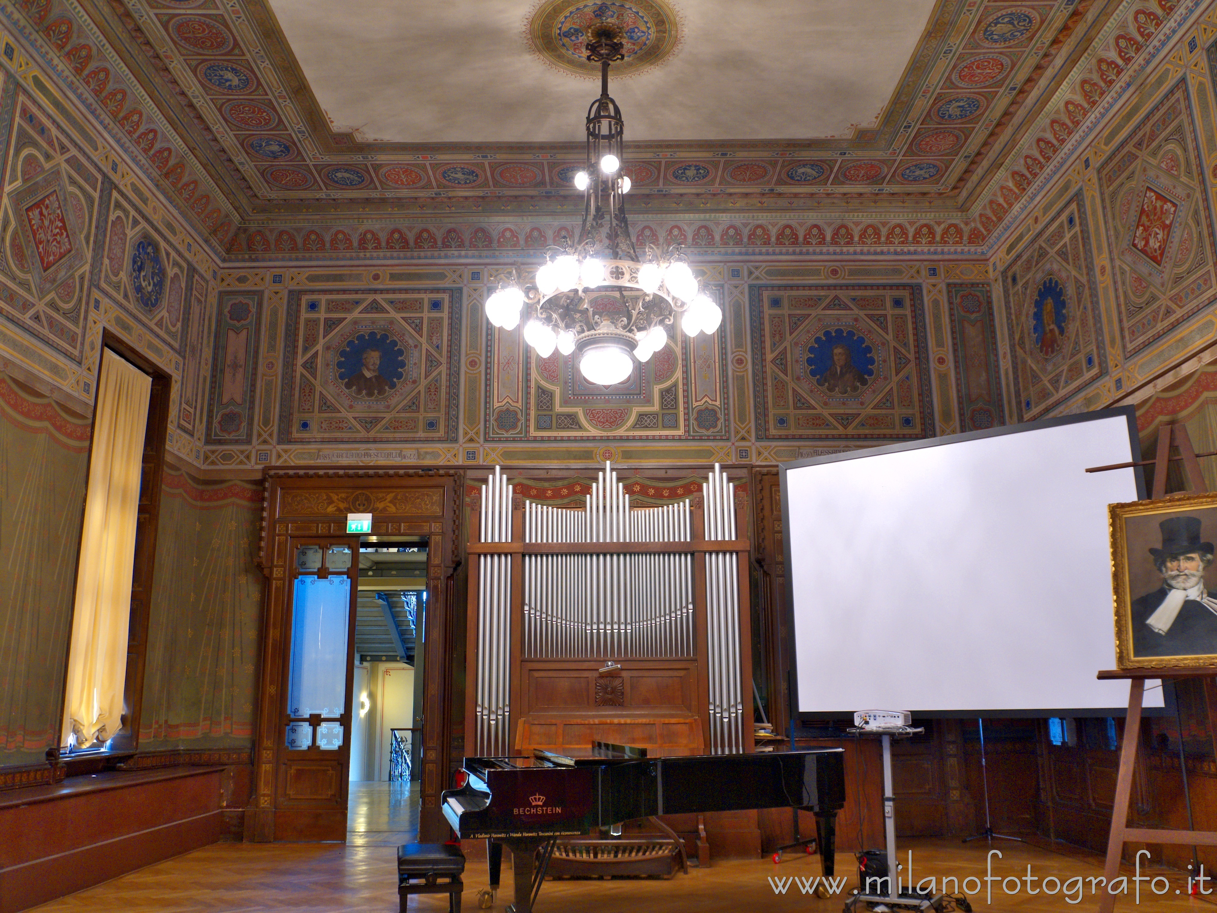 Milano - Dettaglio del Salone concerti di Casa Verdi